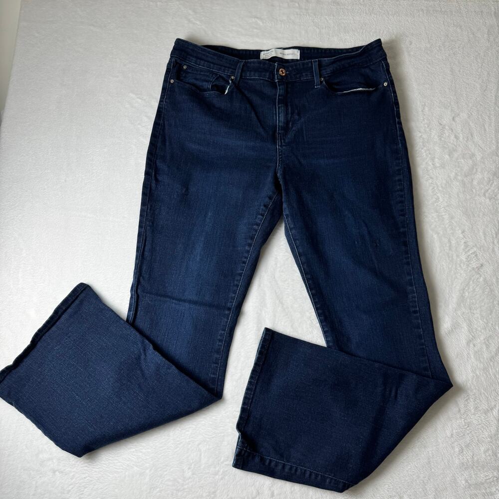 Levi’s Signature Mid Rise Bootcut Jeans Women’s Size 16M W33 L32 Dark Wash Denim